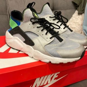 Nike huarache sneakers